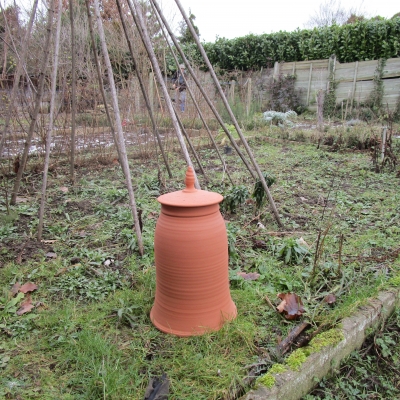 de bleekpot laag ongeveer 50 cm en de prijs is 80,00euro.